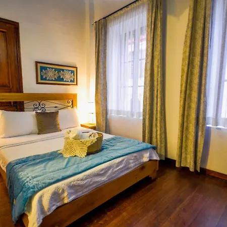 Aliye Hanim Otel Ayvalı